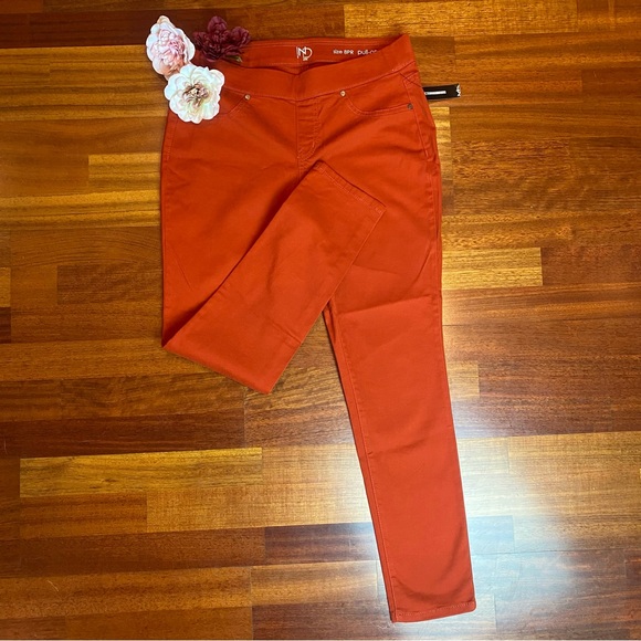 New Directions Slim Leg Pull-on Jeans - Picture 1 of 7